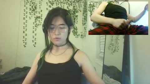 deciduousdoll online show from January 10, 6:15 am