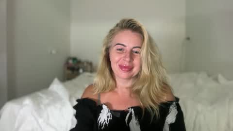 Snapshot of deean12 chatting on February 7, 8:01 pm deean12 online show from February 7, 8:01 pm