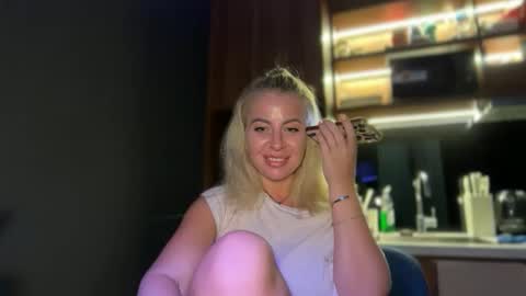 Snapshot of deean12 chatting on February 19, 5:53 pm deean12 online show from February 19, 5:53 pm