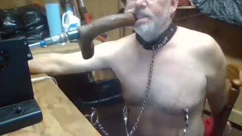 Snapshot of deepthroat227 chatting on November 7, 12:10 am Deepthroat My Big Dildos online show from November 7, 12:10 am