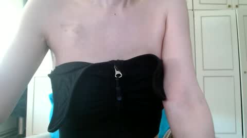 Snapshot of deessedivine chatting on May 27, 1:52 pm KamiDevi online show from May 27, 1:52 pm