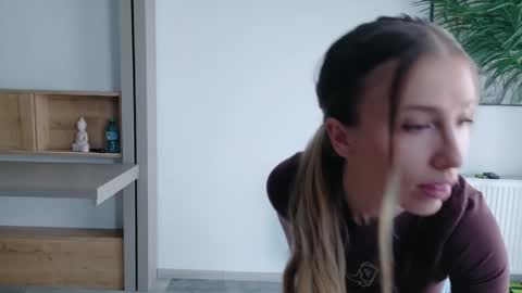 Di online show from April 18, 1:15 pm