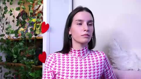 Snapshot of deirdreorem chatting on November 2, 7:27 pm Esme 19 years old online show from November 2, 7:27 pm