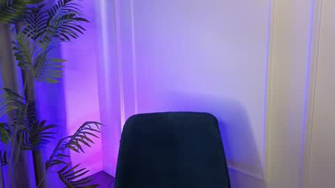 Snapshot of deiri_destiny chatting on December 5, 6:21 am sexy bimbo little kitty asian misstress quen princes sexy girl you can just call me pleasure online show from December 5, 6:21 am