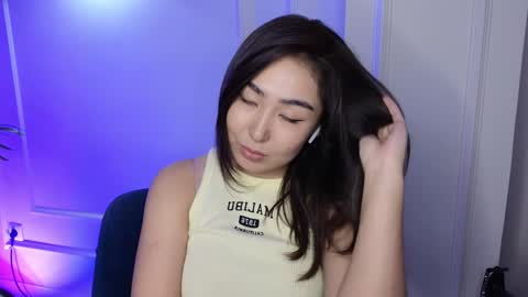 Snapshot of deiri_destiny chatting on December 17, 9:39 am sexy bimbo little kitty asian misstress quen princes sexy girl you can just call me pleasure online show from December 17, 9:39 am