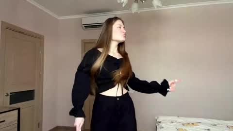 Snapshot of dejameneal chatting on February 24, 7:17 am Mila online show from February 24, 7:17 am