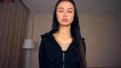 Hello everyone Im Tessa Make yourself comfortable. Were going to have fun together  online show from September 15, 7:30 am