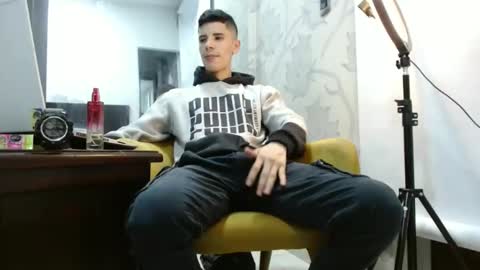 Snapshot of delglo chatting on October 4, 5:05 am delglo online show from October 4, 5:05 am