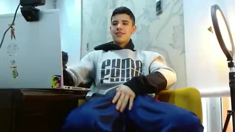 Snapshot of delglo chatting on October 12, 9:25 pm delglo online show from October 12, 9:25 pm