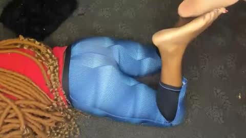 deli_la online show from November 18, 12:31 pm