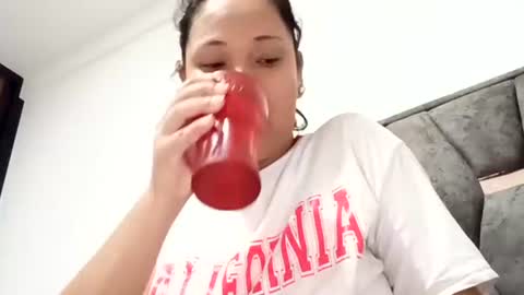 Snapshot of delicious_sarah07 chatting on June 3, 10:40 am Sarah online show from June 3, 10:40 am