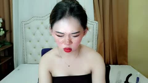 Snapshot of deliciously_sophie chatting on June 18, 2:23 am Sophie online show from June 18, 2:23 am