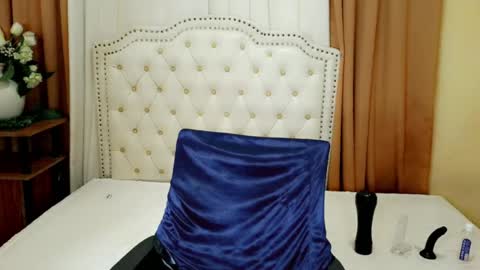 Snapshot of deliciously_sophie chatting on June 25, 4:34 am Sophie online show from June 25, 4:34 am