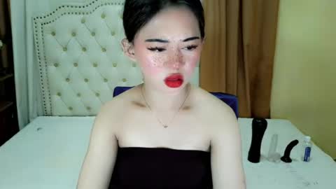 Snapshot of deliciously_sophie chatting on July 8, 2:05 am Sophie online show from July 8, 2:05 am