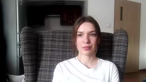 Snapshot of delightaurora chatting on February 27, 10:48 am Aurora online show from February 27, 10:48 am