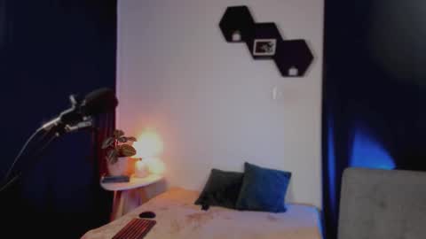 Delilah online show from February 3, 6:40 am