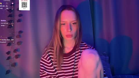 Della online show from April 1, 4:26 pm