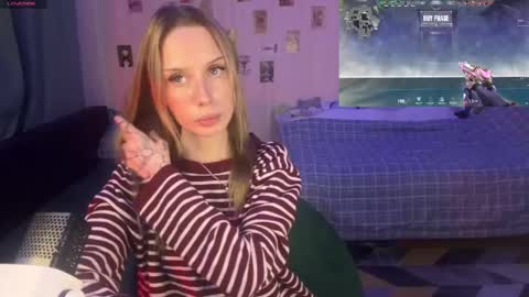 Della online show from April 29, 5:30 pm