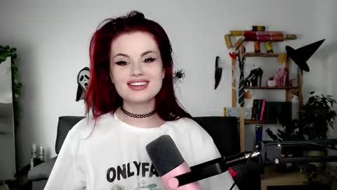 dellacrush_ online show from October 21, 8:48 am