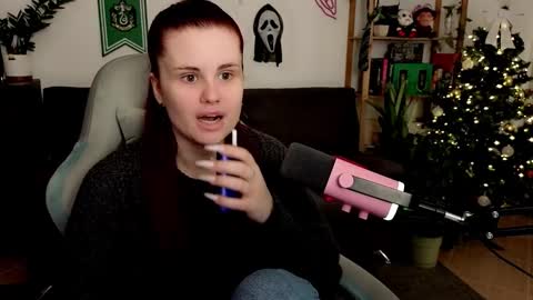 dellacrush_ online show from December 22, 6:05 pm