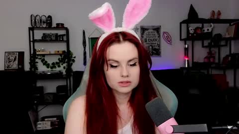 dellacrush_ online show from April 5, 5:54 pm