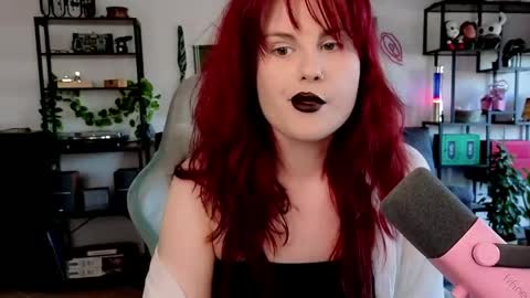 dellacrush_ online show from April 15, 5:31 pm