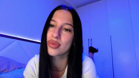 Snapshot of delly_love chatting on June 3, 7:19 pm delly_love online show from June 3, 7:19 pm