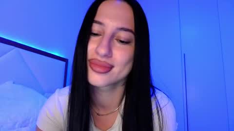 Snapshot of delly_love chatting on June 10, 7:02 pm delly_love online show from June 10, 7:02 pm