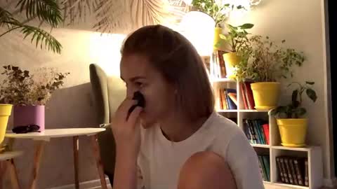 Snapshot of delorisstrzelecki chatting on July 19, 1:20 am I am Lola hello world online show from July 19, 1:20 am