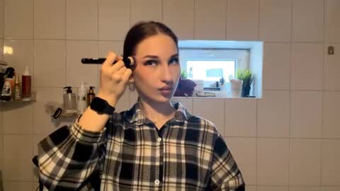 Delphaswindler online show from April 25, 12:30 pm