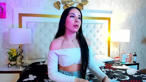 Snapshot of delphine_doll chatting on May 3, 6:58 pm Delia online show from May 3, 6:58 pm