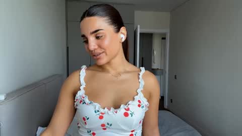 Snapshot of demetricekorf chatting on May 15, 10:11 am Anna online show from May 15, 10:11 am