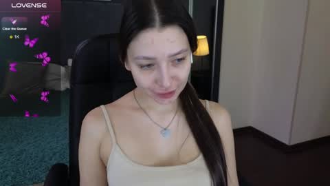 Snapshot of demi_loran chatting on January 19, 8:41 pm DEMI online show from January 19, 8:41 pm