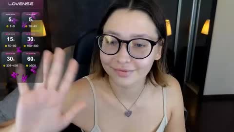 Snapshot of demi_loran chatting on September 19, 5:31 am DEMI online show from September 19, 5:31 am