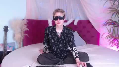 Snapshot of demianenglen chatting on September 21, 9:49 pm demianenglen online show from September 21, 9:49 pm