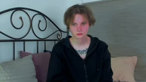 Snapshot of demianenglen chatting on April 18, 8:20 pm demianenglen online show from April 18, 8:20 pm