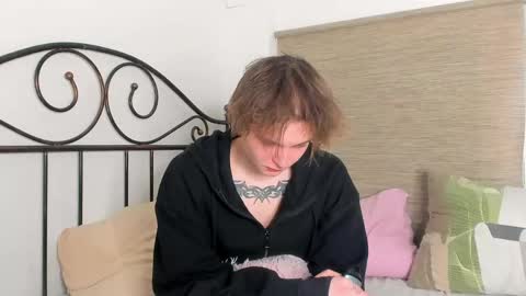 Snapshot of demianenglen chatting on April 21, 10:43 am demianenglen online show from April 21, 10:43 am