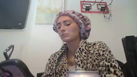 Snapshot of demiibear chatting on July 23, 6:33 am Demi online show from July 23, 6:33 am