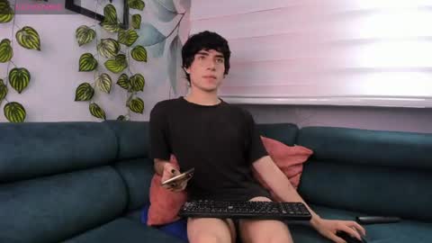 Snapshot of demon_foxx chatting on April 23, 1:24 pm online show from April 23, 1:24 pm