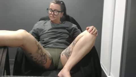 Snapshot of demonways chatting on October 21, 2:23 am Demon Ways online show from October 21, 2:23 am