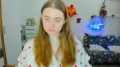 Snapshot of demure_soul chatting on December 2, 2:31 am Sophie online show from December 2, 2:31 am