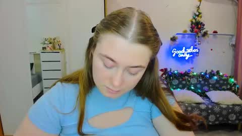 Snapshot of demure_soul chatting on December 3, 3:09 am Sophie online show from December 3, 3:09 am