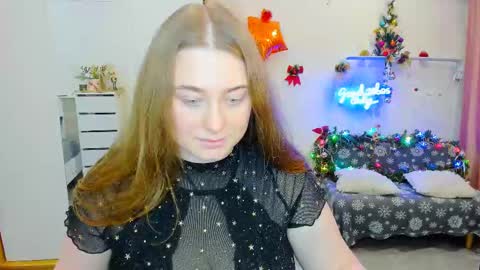 Snapshot of demure_soul chatting on December 3, 6:15 am Sophie online show from December 3, 6:15 am