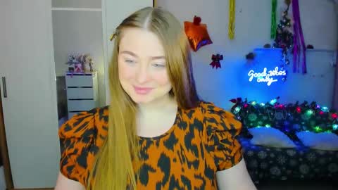 Snapshot of demure_soul chatting on December 5, 4:01 pm Sophie online show from December 5, 4:01 pm