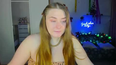 Snapshot of demure_soul chatting on December 6, 4:03 am Sophie online show from December 6, 4:03 am