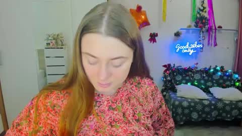 Snapshot of demure_soul chatting on December 8, 4:14 am Sophie online show from December 8, 4:14 am