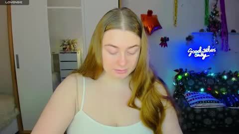 Snapshot of demure_soul chatting on December 16, 5:59 am Sophie online show from December 16, 5:59 am