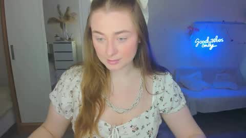 Snapshot of demure_soul chatting on February 9, 7:16 am Sophie online show from February 9, 7:16 am