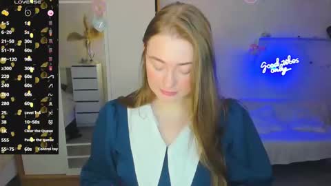 Snapshot of demure_soul chatting on February 15, 2:04 am Sophie online show from February 15, 2:04 am