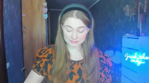 Snapshot of demure_soul chatting on February 26, 6:15 am Sophie online show from February 26, 6:15 am